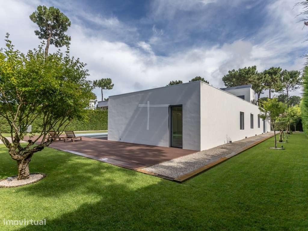Moradia isolada T4, arquitetura contemporânea com garagem e piscina...-57
