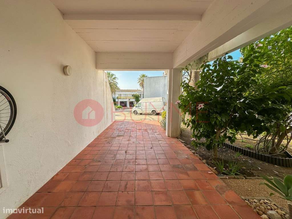 Moradia em Banda T2 em Condomínio com Piscina e Jardins | Vilamoura-21