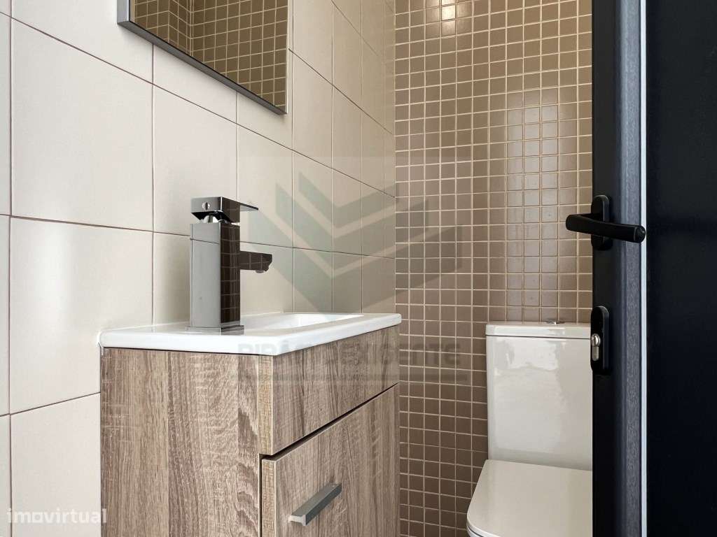 Moradia Isolada, Nova, 3 Suítes, Piscina, Garagem, AZEITÃO!-13