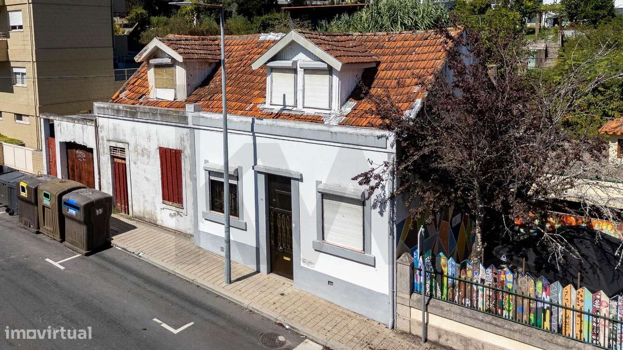 Moradia com Terraço e Potencial de Valorização — Rua das Escolas, n - Grande imagem: 2/26