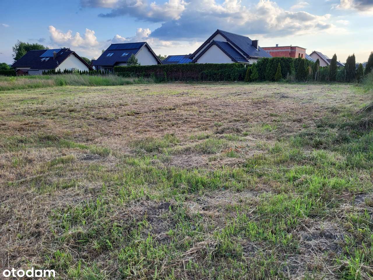 Działka budowlana 828 m² z mediami w atrakcyjnej cenie