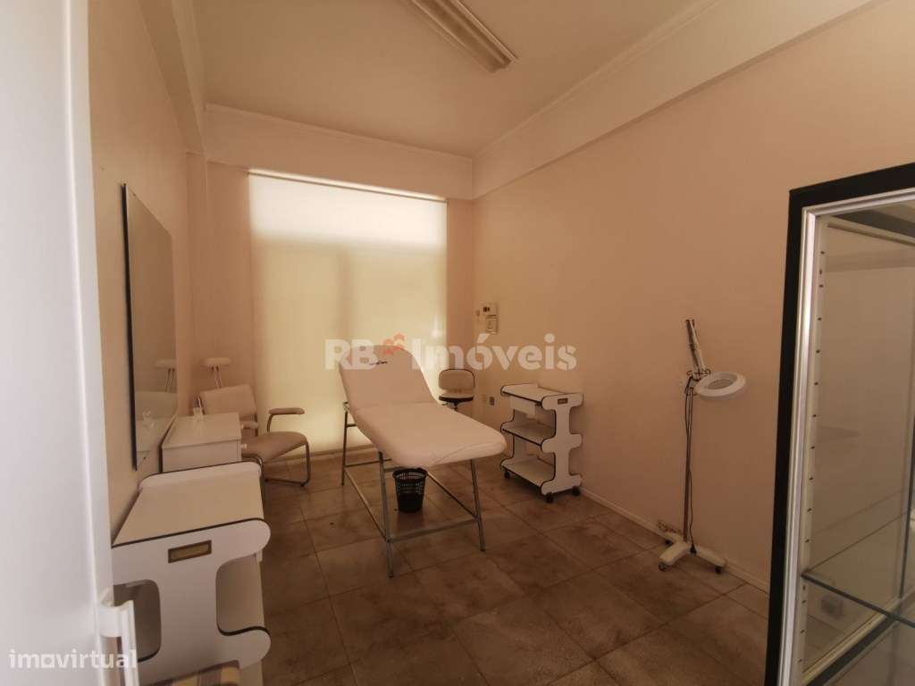 Loja inserida em centro comercial, em pleno centro da cidade do Ent... - Grande imagem: 2/7