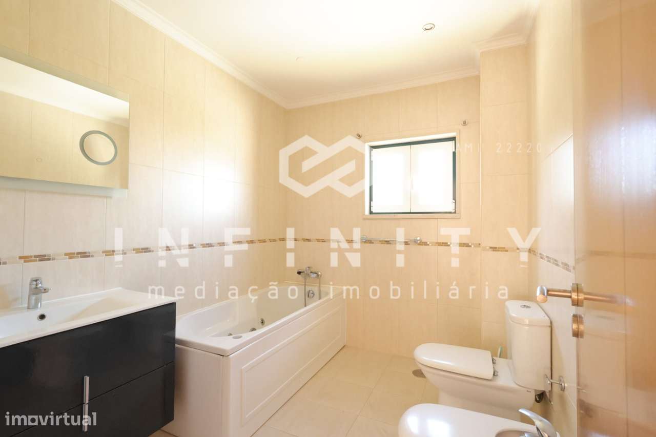 Moradia independente T4-30