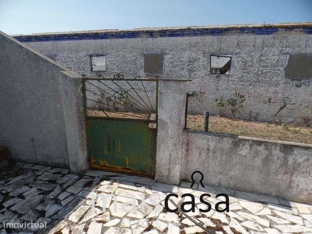 Moradia T2 com Quintal, Anexos e Garagem ! - Grande imagem: 5/20