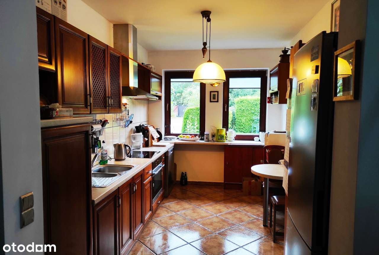 DOM z duszą +duży ogród+niezależne mieszkanie (lokal)+basen+2 wjazdy-5