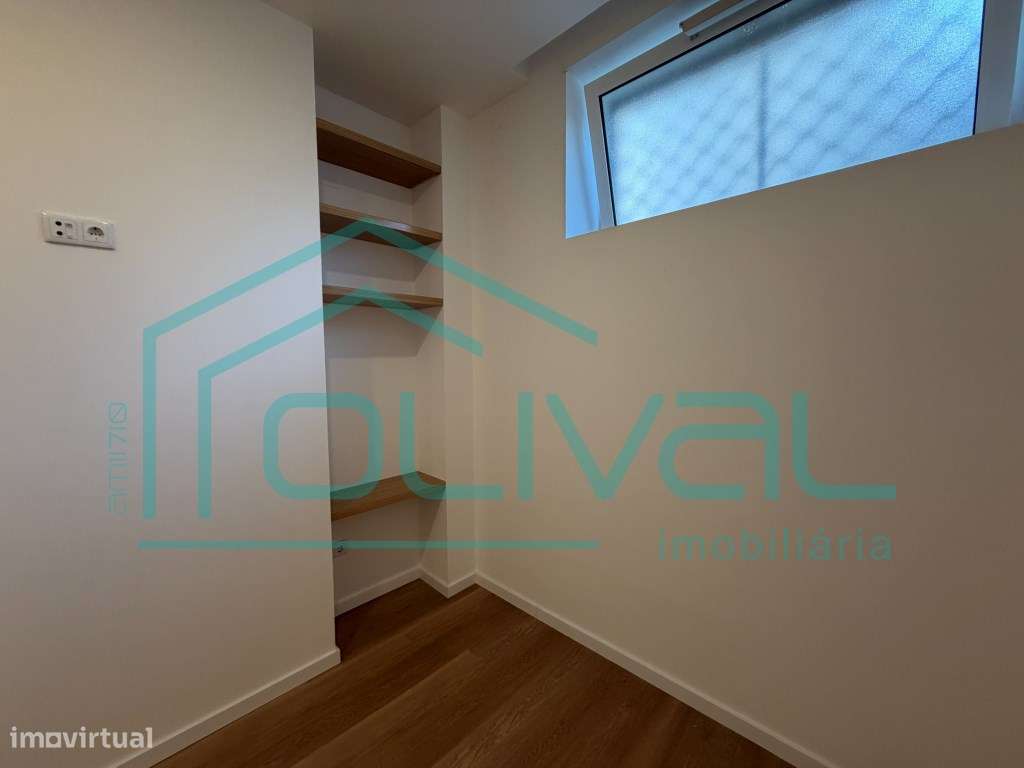 Loja destinada a comercio transformada habitação tipologia T3-8