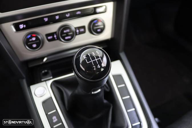VW Passat 2.0 TDI (BlueMotion ) Comfortline - 29