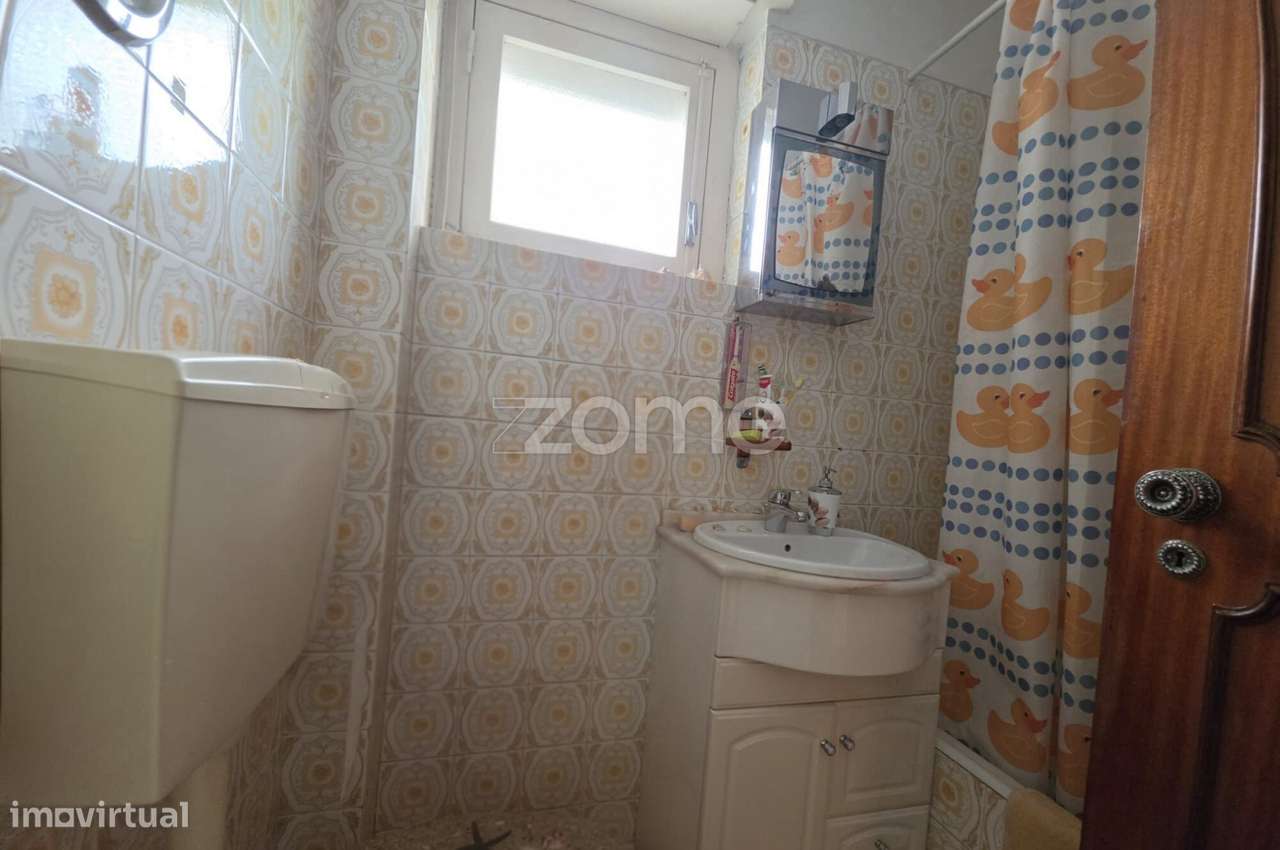 Excelente apartamento T2, situado num 1.º andar, na Buraca-15