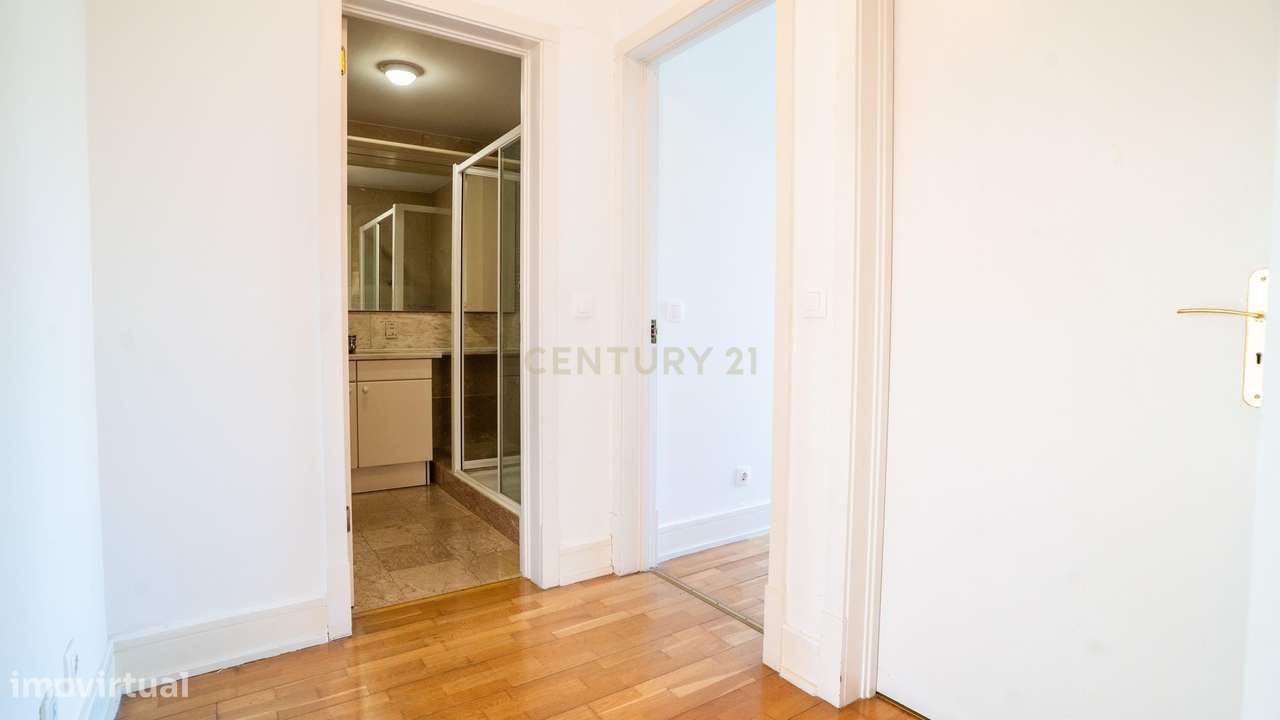 Apartamento T3 com Vista Mar – 5º Andar – A Dois Passos do Casino Esto-26