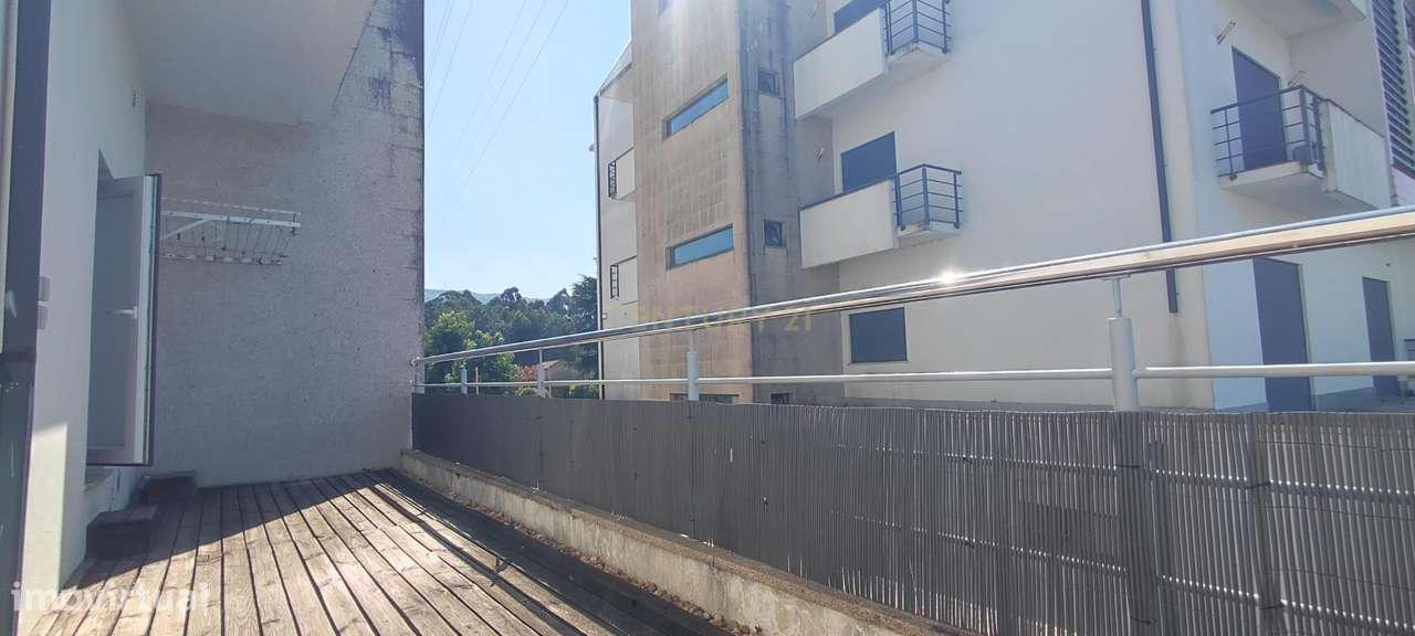 Apartamento T2 com Vista Panorâmica em Valença-22