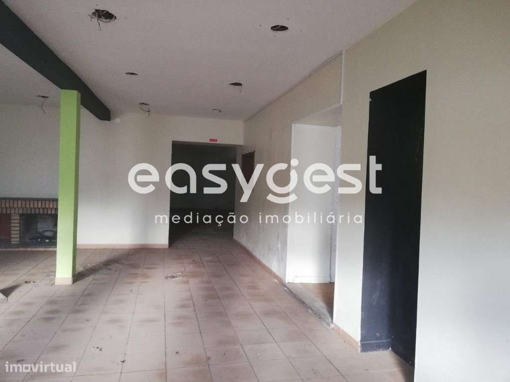 Villa com extenso terreno localizada no centro de Sangalhos (Anadia) - Grande imagem: 5/19