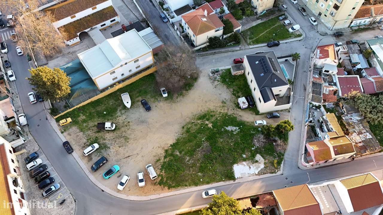 Terreno Urbano com Edifício Aprovado para 11 T2 e 7 T3, no Coração de - Grande imagem: 5/17