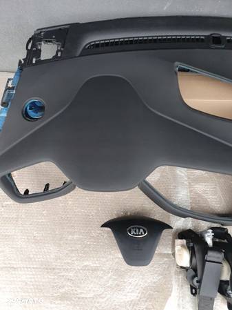 KIA Ceed II deska rozdzielcza konsola airbag pasy - 2