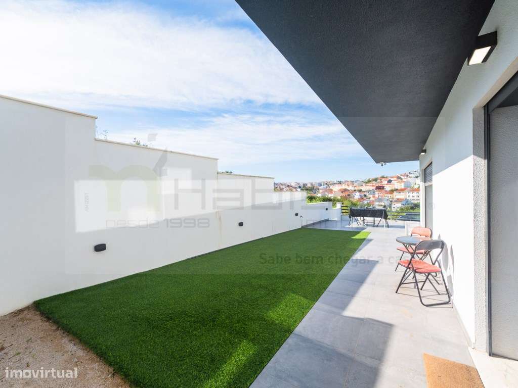 Moradia T4+1 moderna em Vale Grande, Odivelas-17