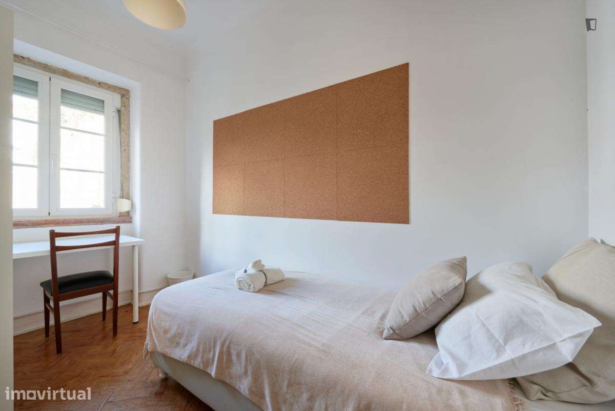 Quarto - localizado em Alameda Lisbon - Grande imagem: 5/51