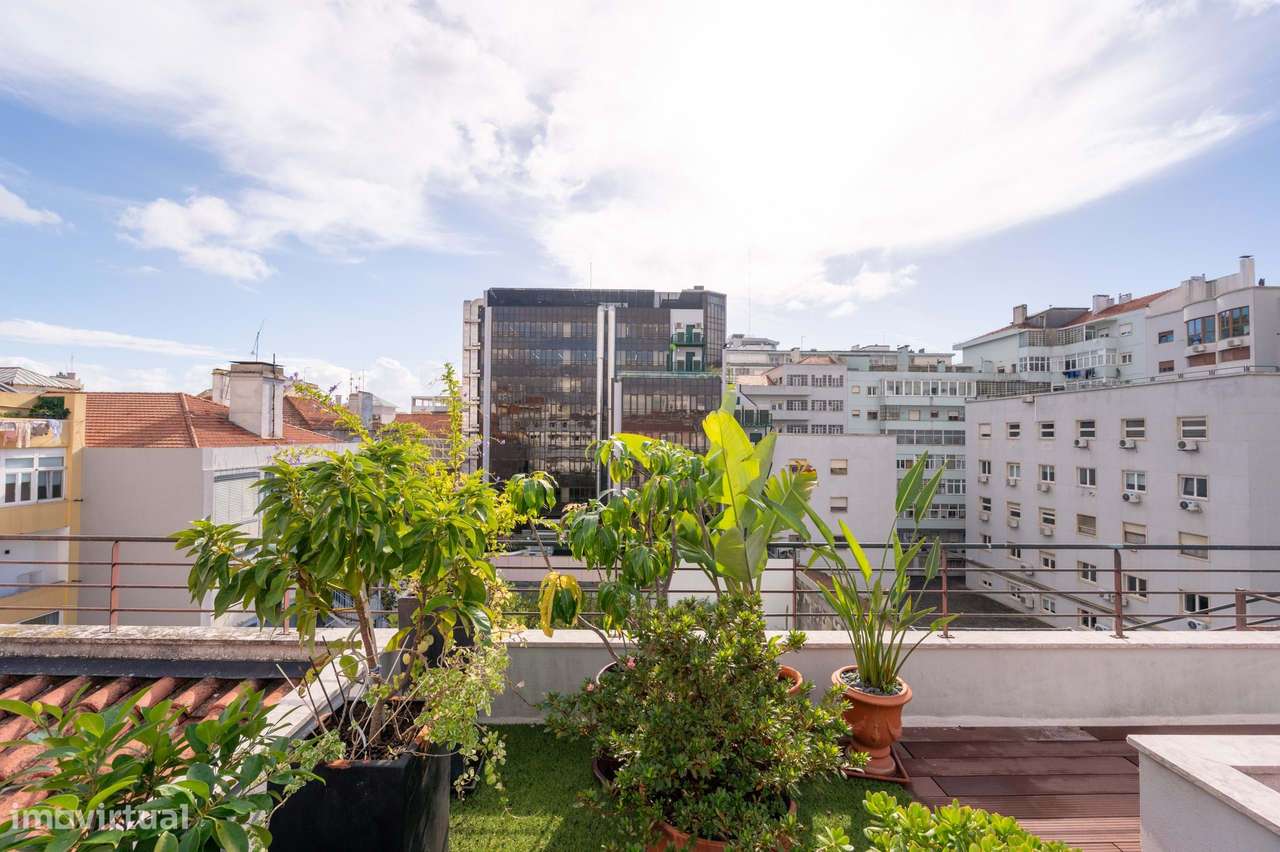 Apartamento T2 com 4 terraços e garagem nas Avenidas Novas, Lisboa-55