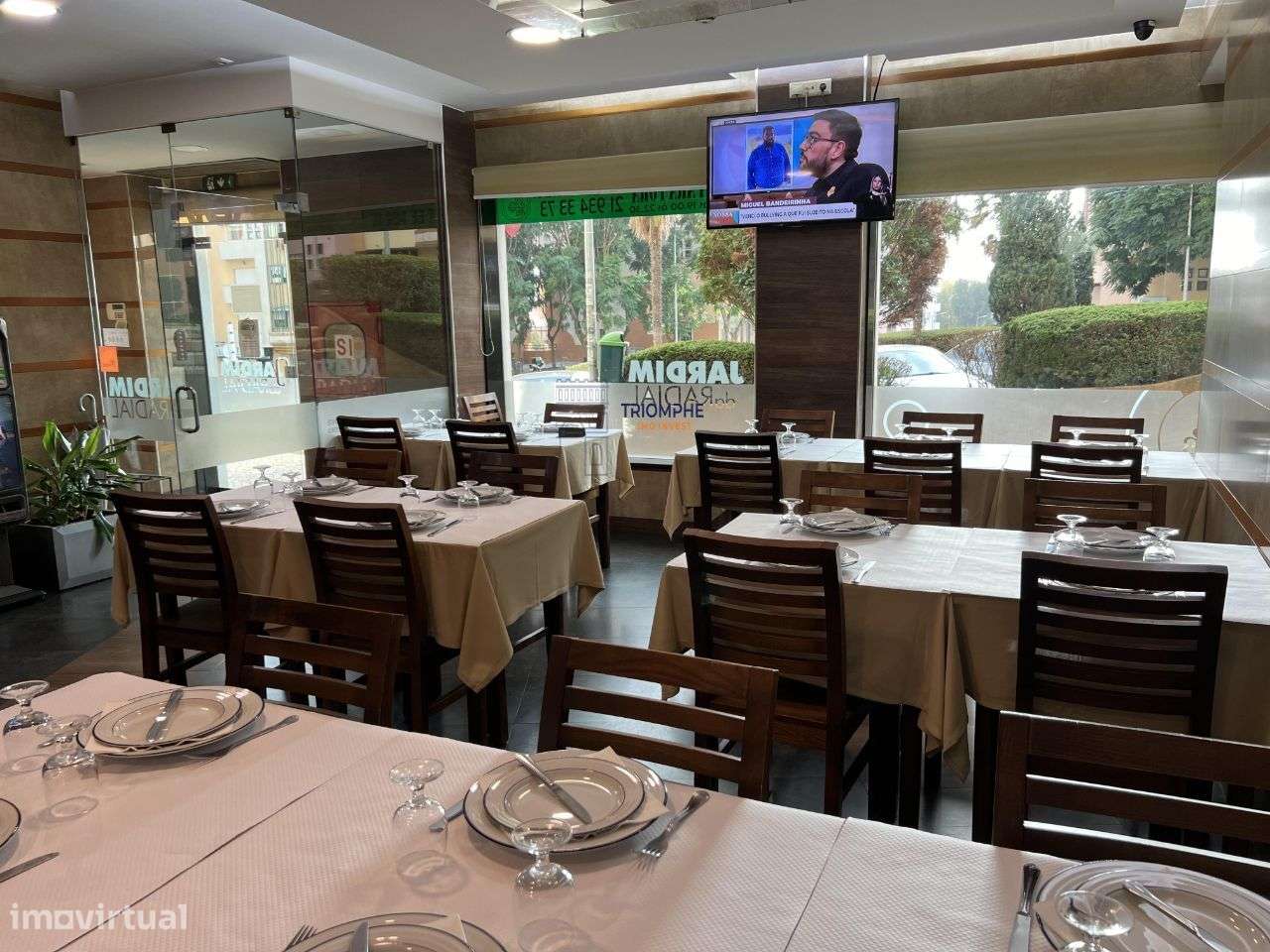 Restaurante em funcionamento no centro da Ramada, Odivelas - Grande imagem: 4/17