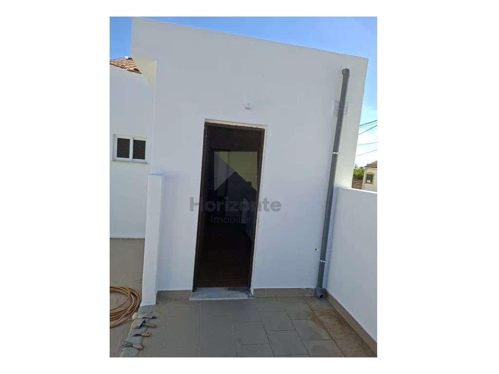 MORADIA R/C E 1.º ANDAR - GAVIÃO-9