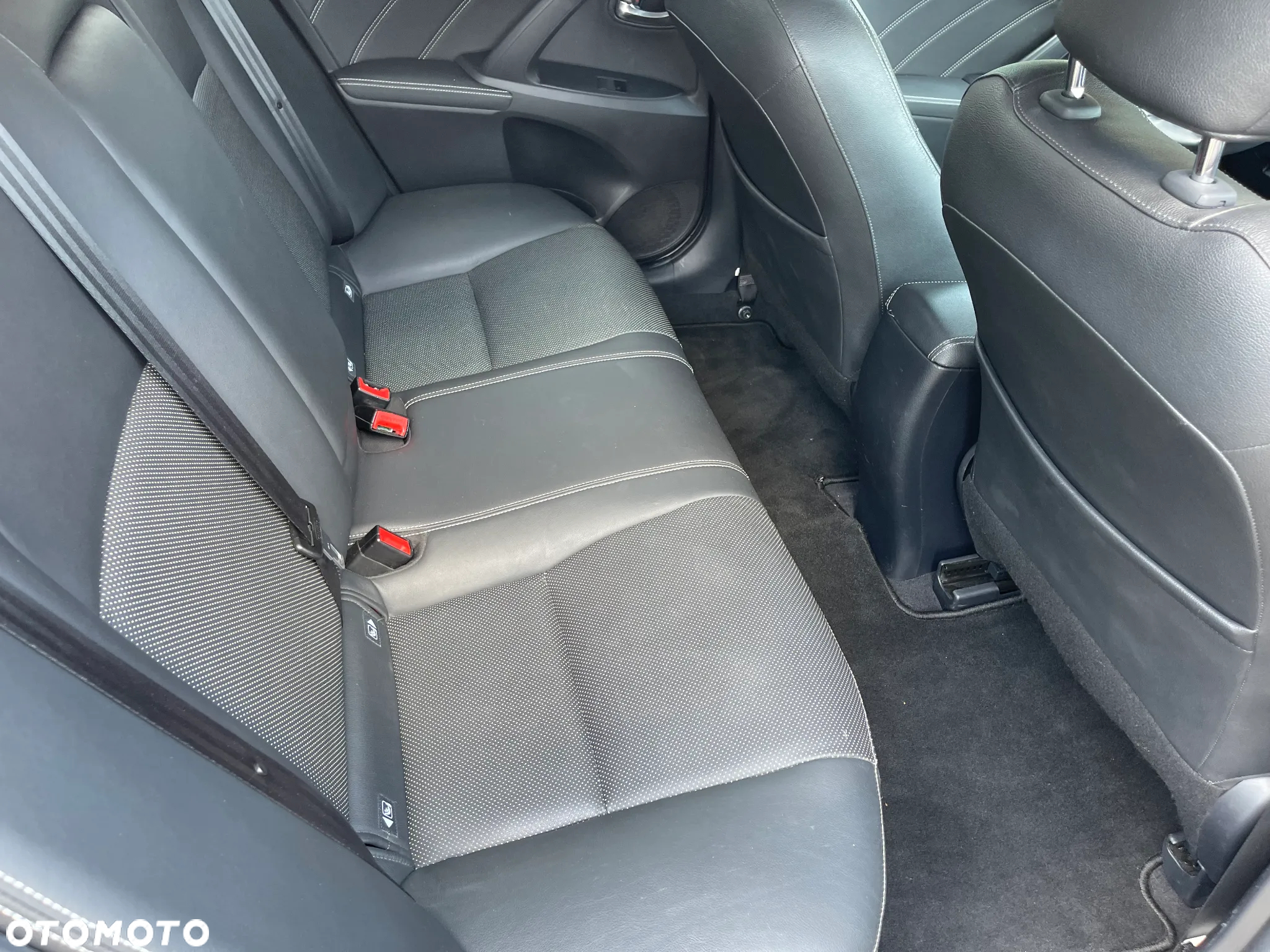 Toyota Avensis 2.0 D-4D Premium - 16