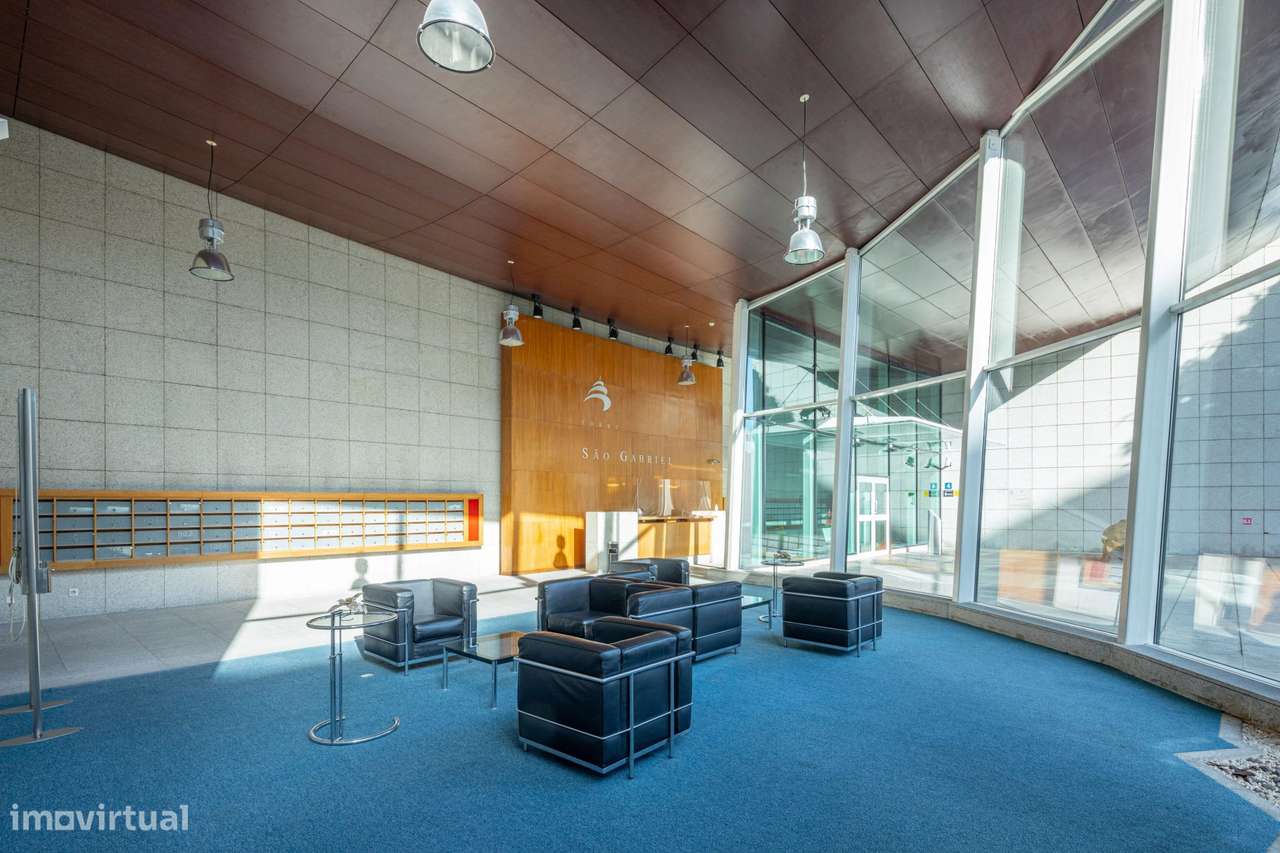 Arrenda T4 Duplex (3 Suites, 3 estacionamentos e arrecadação) na Torre - Grande imagem: 5/60