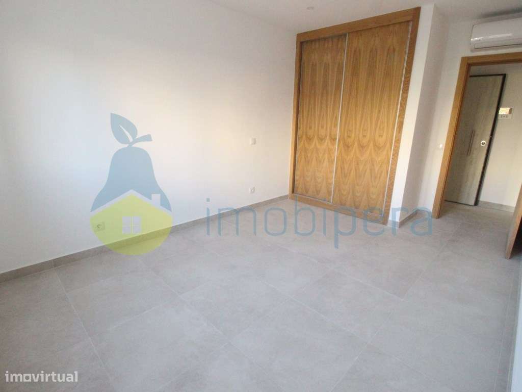 Apartamento T2 (1+1) NOVO, a 200 m da praia , situado a sul da Via ...-11