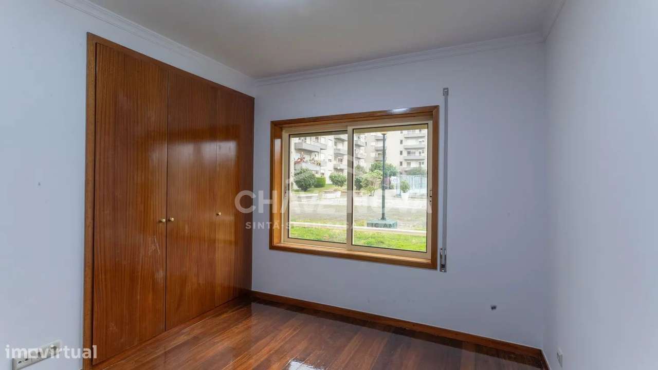 T2 2 FRENTES TOTALMENTE RENOVADO COM LUGAR DE GARAGEM - CANIDELO-18