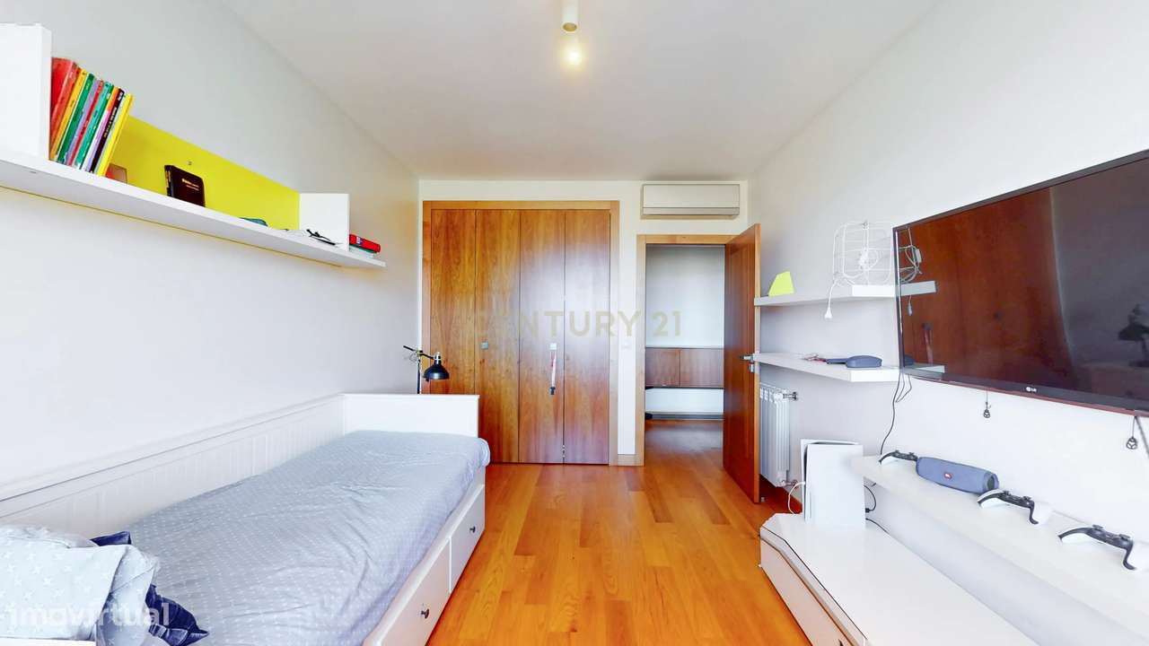 Apartamento T4 no Infantado de excelência, conforto e vista sobre a le-31