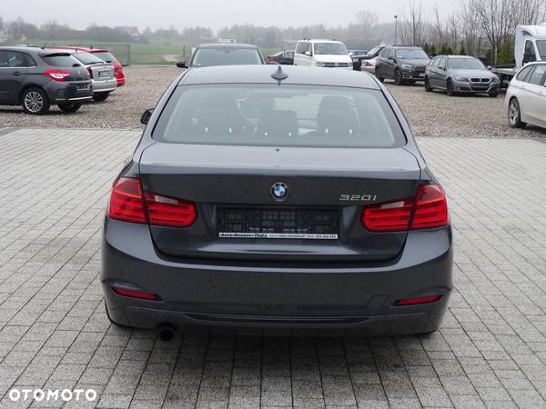 BMW Seria 3 320i Efficient Dynamics Edition Sport Line - 9