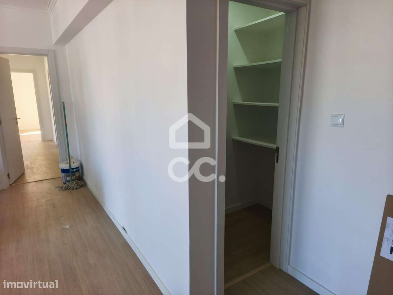 T3 Renovado com 3 Varandas na Amadora-26