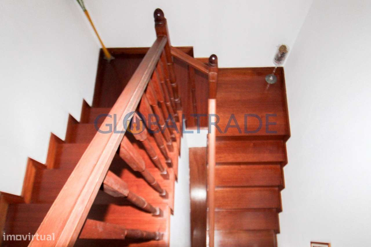 Moradia T4 com terraço e jardim em Alfena-19