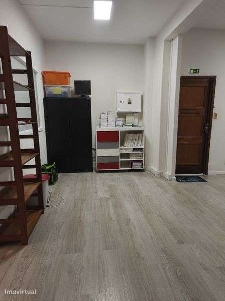 Loja/escritório, em Valadares, para arrendar 128m2 com WC e sala de re - Grande imagem: 4/11