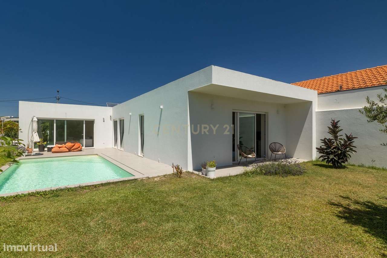Moradia térrea T3 com piscina e jardim em Arcozelo-21