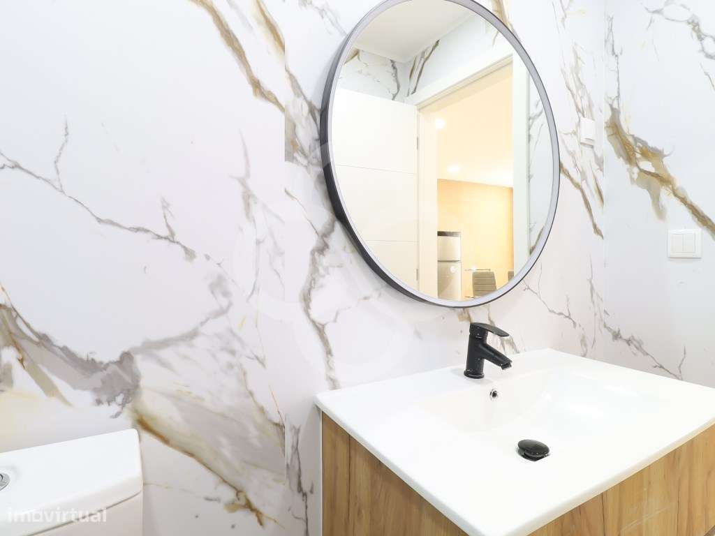 Apartamento T1 Renovado Conforto e Modernidade no Coração da Cidade...-9
