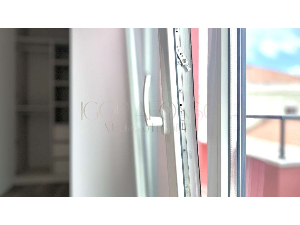 Excelente Apartamento T2 localizado na Zona Central de Azeitão-25