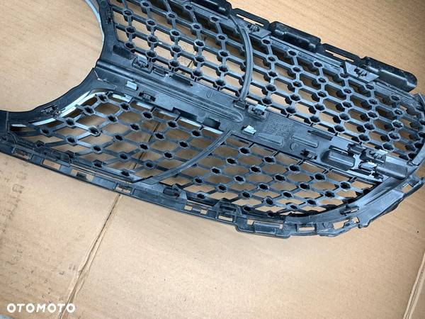 Grill atrapa MERCEDES C klasa W205 AMG LINE - 12