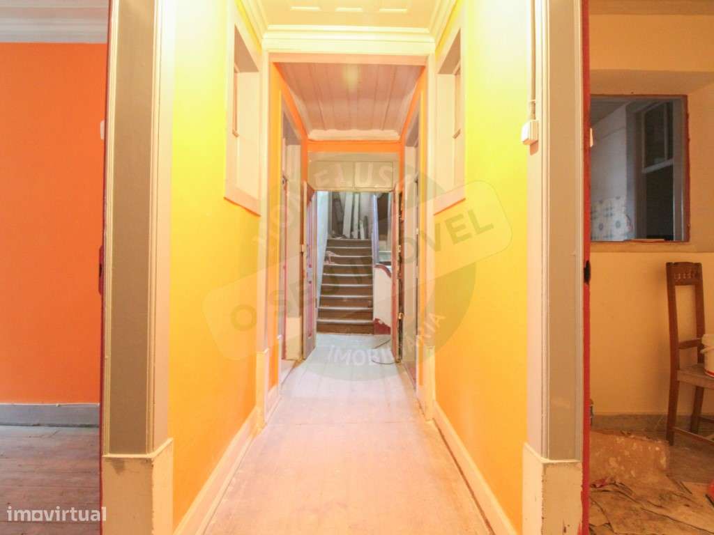 Prédio na Baixa de Coimbra- Junto à Praça do Comércio - Grande imagem: 1/31