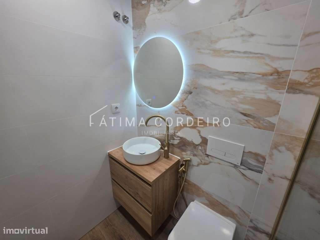 Excelente Apartamento T3 Remodelado em Almada-5