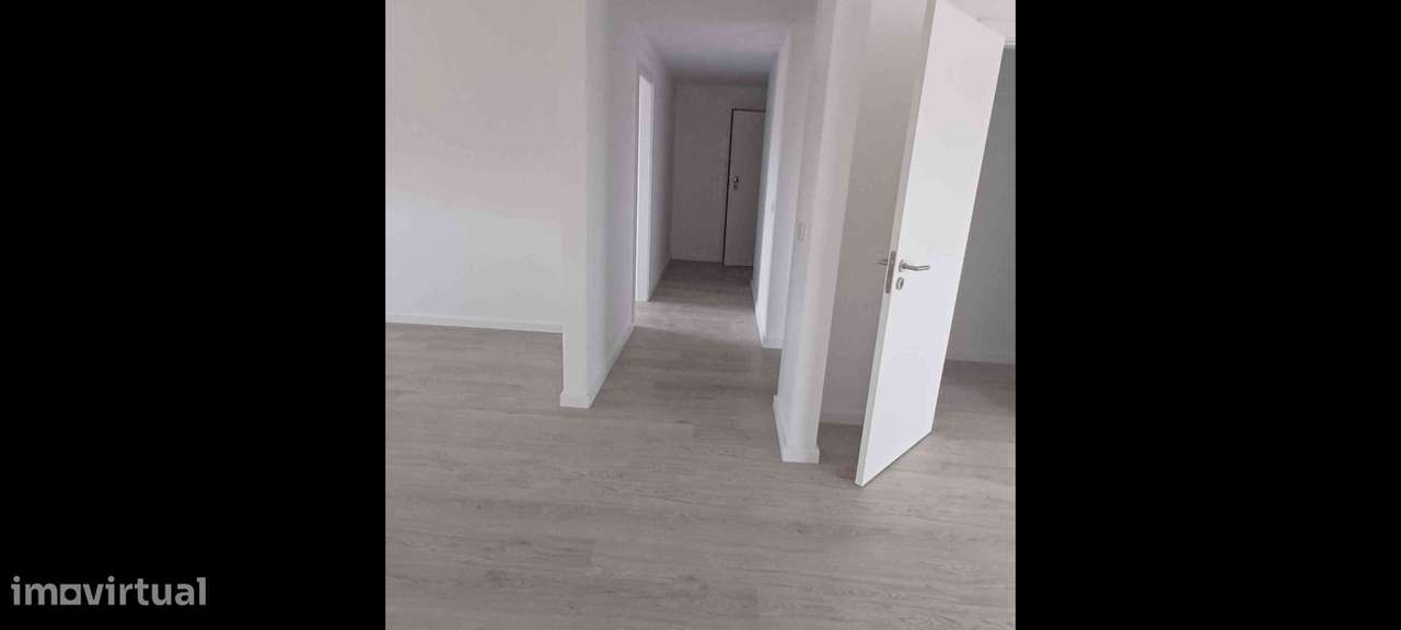 T2 com varanda, garagem e elevador em Cascais - Grande imagem: 2/8