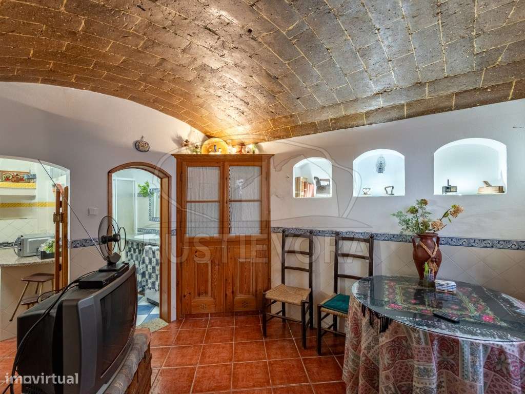 Moradia Unifamiliar T2 no Centro Histórico de Évora - Grande imagem: 1/21