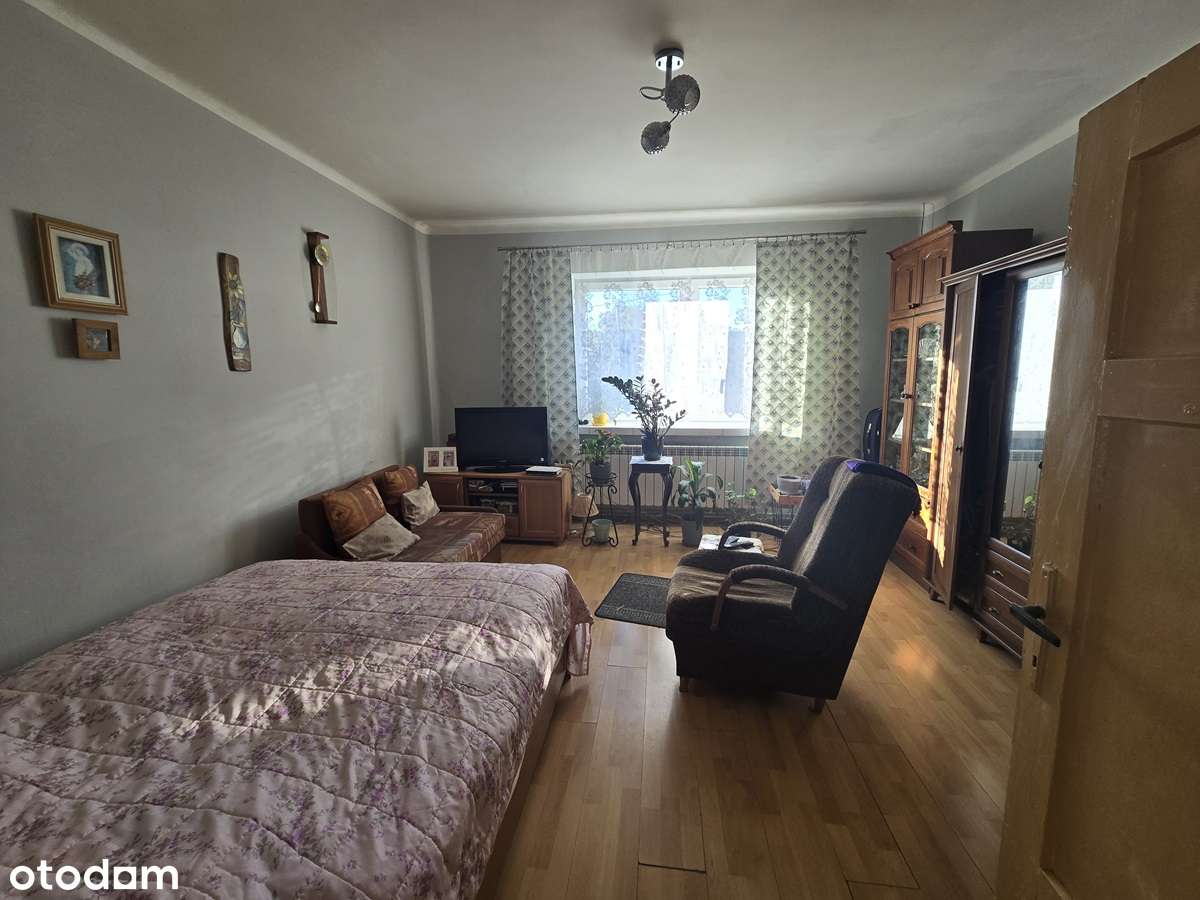 Poręba dom blisko centrum, parterowy z poddaszem do adaptacj-5