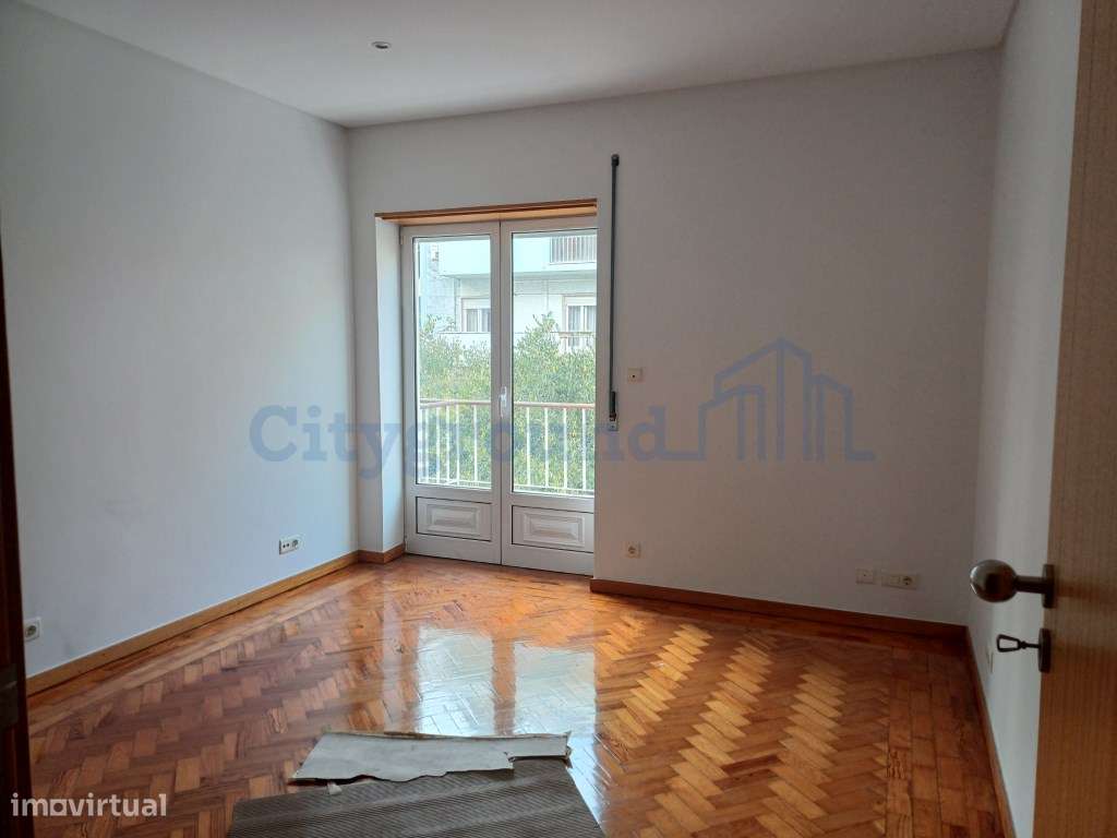 Excelente prédio renovado, de 10 fracções, em Benfica-5