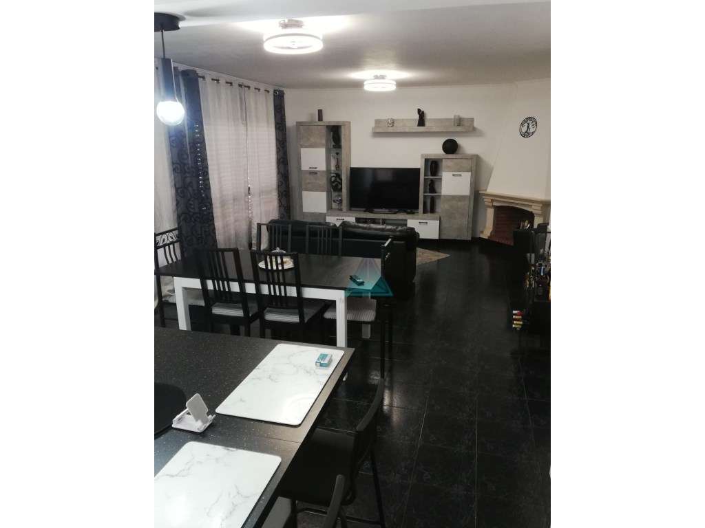 ApartamentoT2 com Open Space e 2 Entradas Independentes na Baixa da...-10