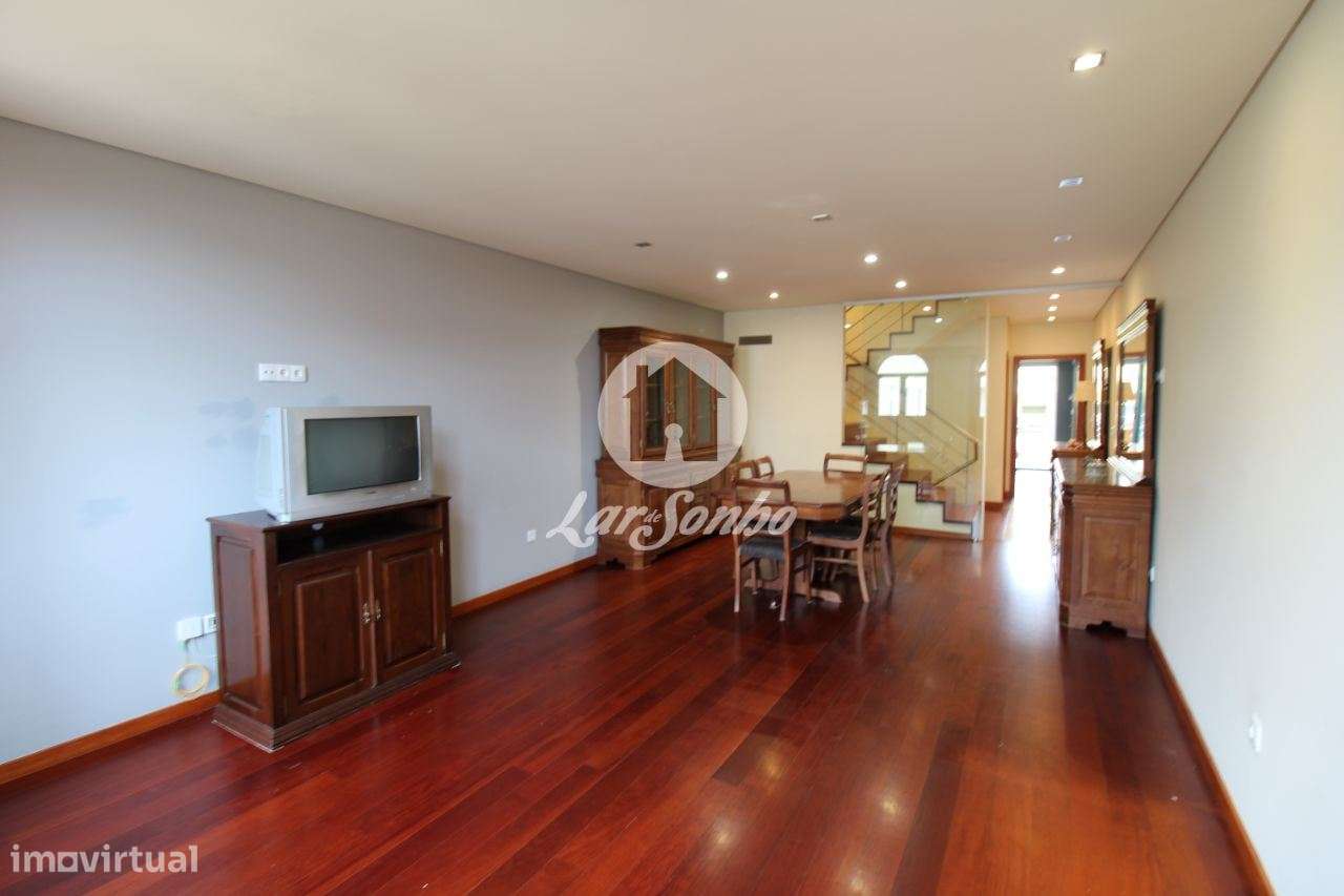 Moradia M4 c/ nova com G.F. p/ 2 carros + loja com 98 m2 na Povoa d... - Grande imagem: 3/21