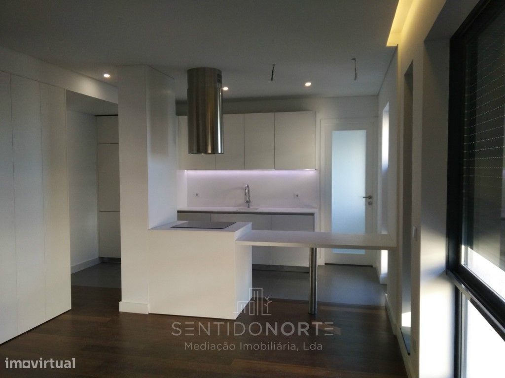 Apartamento T4 junto à Rotunda da Boavista