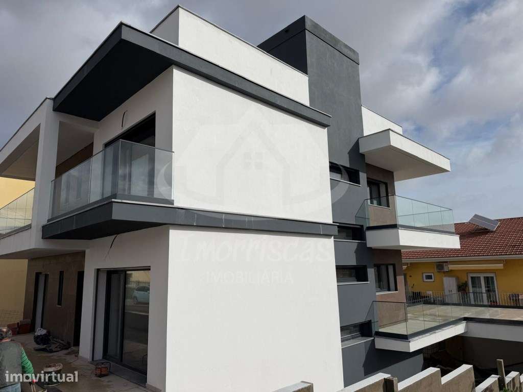 Moradia T4 com vista rio no Bairro das Courelas, Santa Iria de Azóia - Grande imagem: 4/42