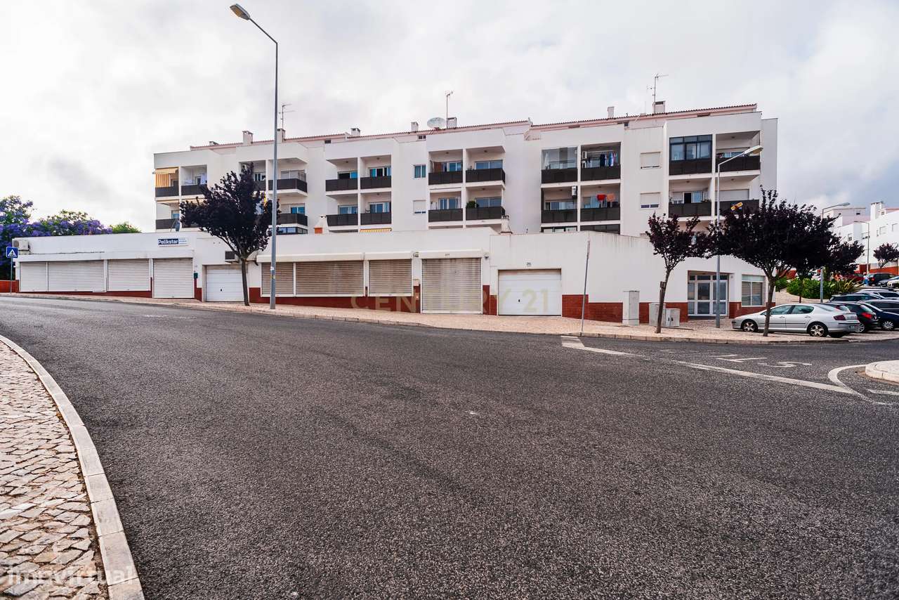 Duplex T3+3 com Vista Mar e Garagem Box – junto à praia e à A5-37