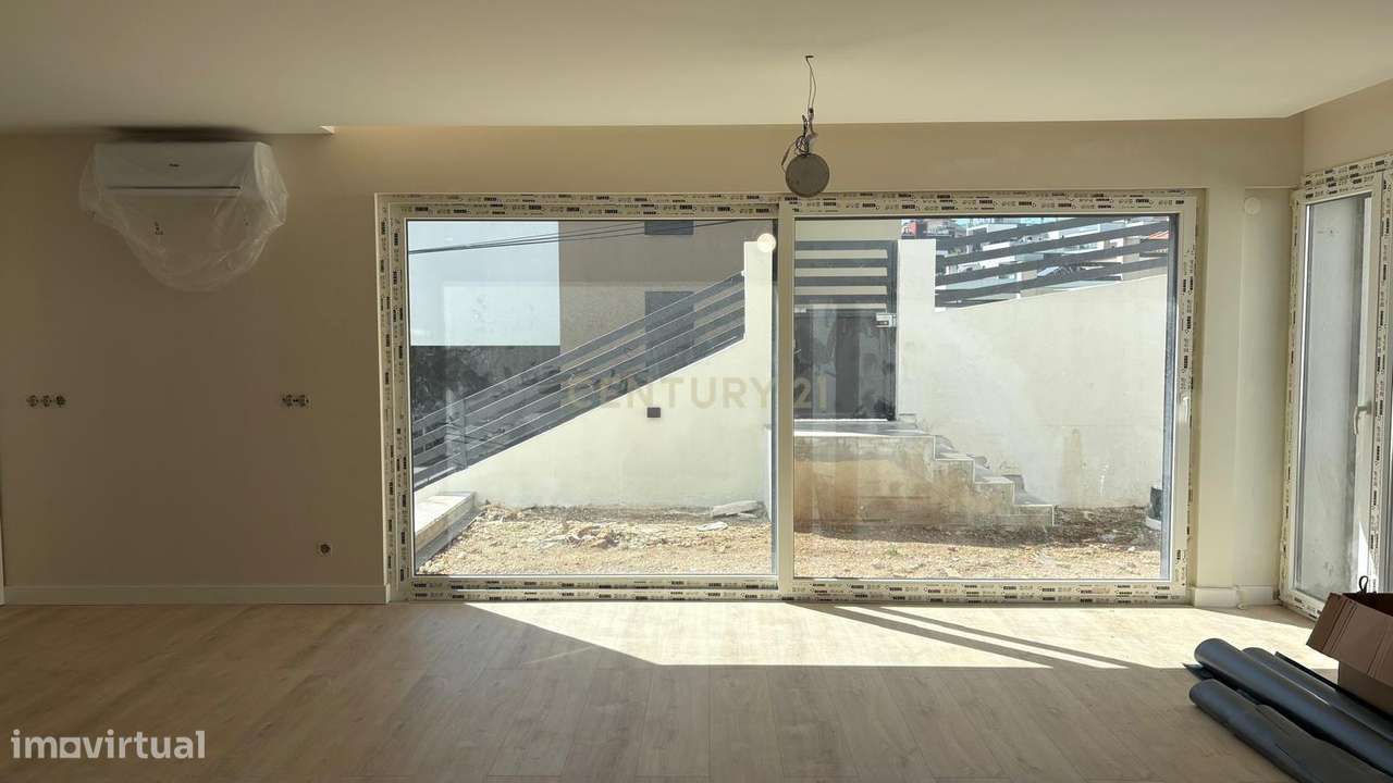 Moradia independente à venda em Famões, Odivelas-14