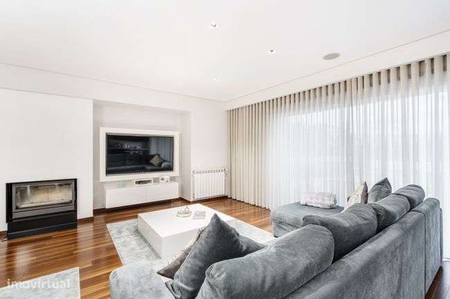 Exclusiva Moradia Individual Moderna e Luxuosa-13