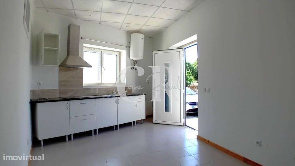 Apartamento R/C renovado para venda no centro de Figueiró dos Vinhos-0
