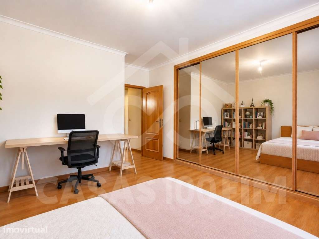 Apartamento T3 renovado com garagem e vista para Leiria.-12